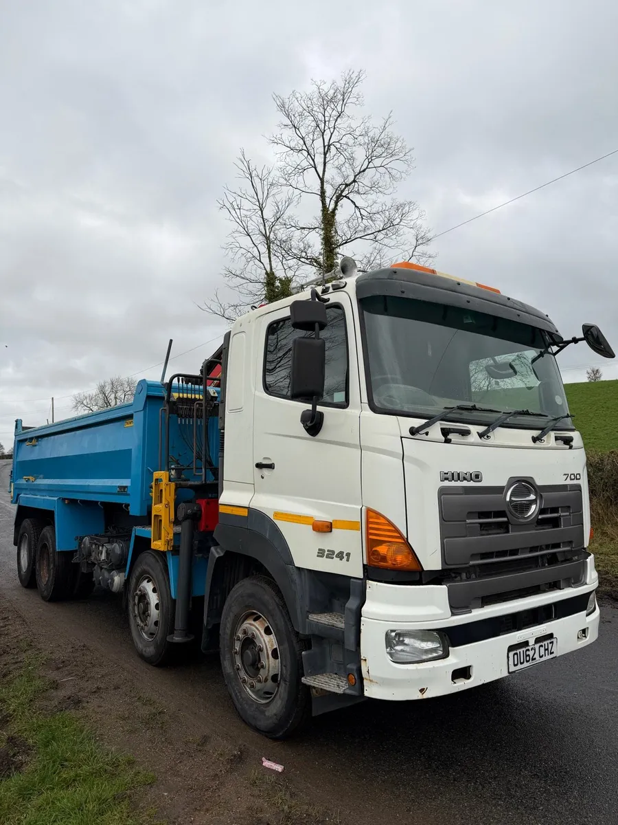 Hino grab lorry - Image 2