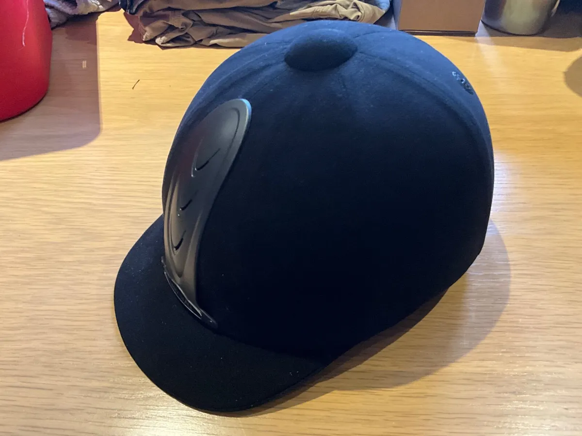 Harry Hall Legand Riding Hat Size 60/7-3/8th - Image 1