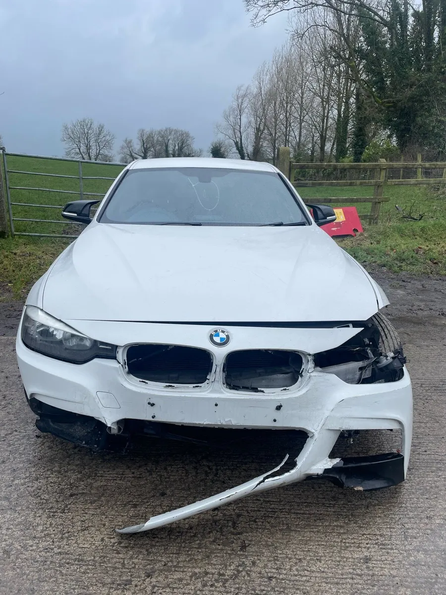 🟢 2013 BMW 318 f30 ⚠️BREAKING FOR PARTS⚠️ - Image 1
