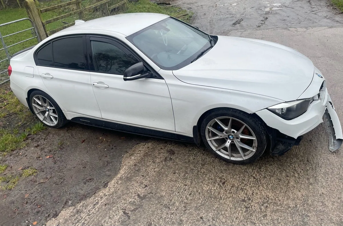 🟢 2013 BMW 318 f30 ⚠️BREAKING FOR PARTS⚠️ - Image 2