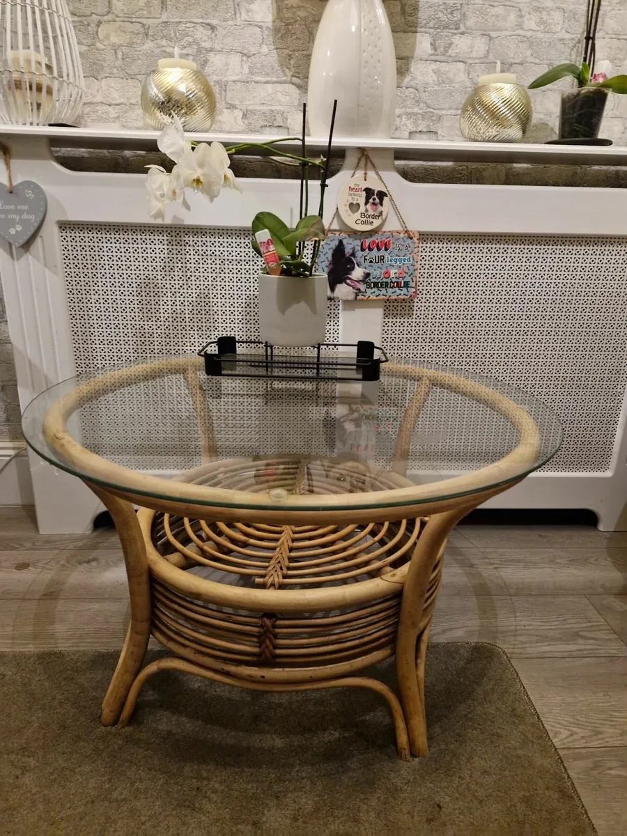 Chair and table - Image 2