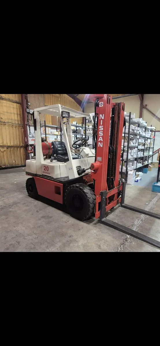 3.5 ton Nissan Gas forklift - Image 1