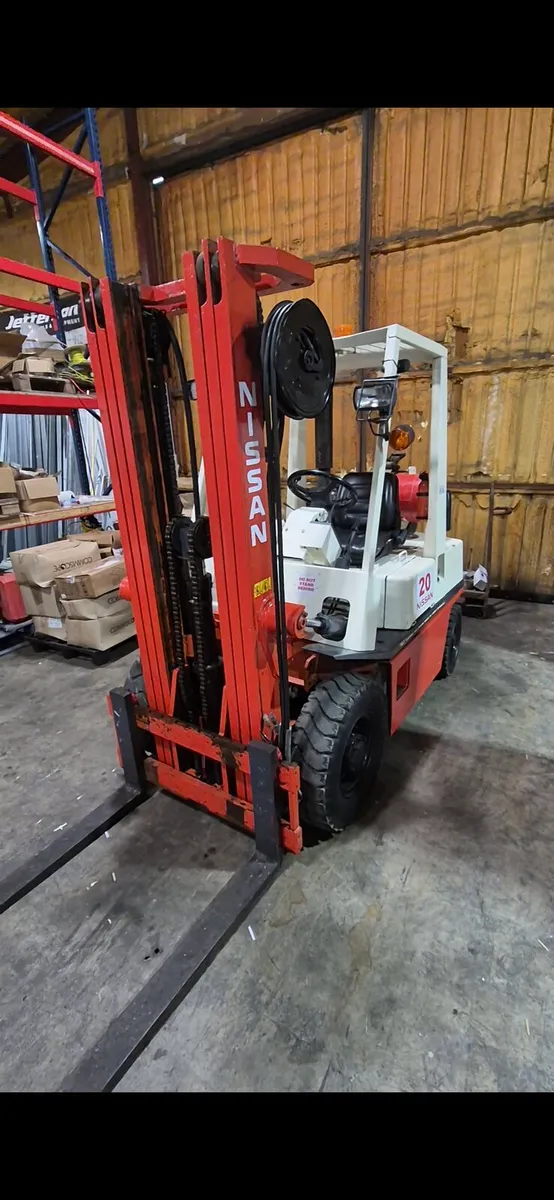3.5 ton Nissan Gas forklift - Image 2