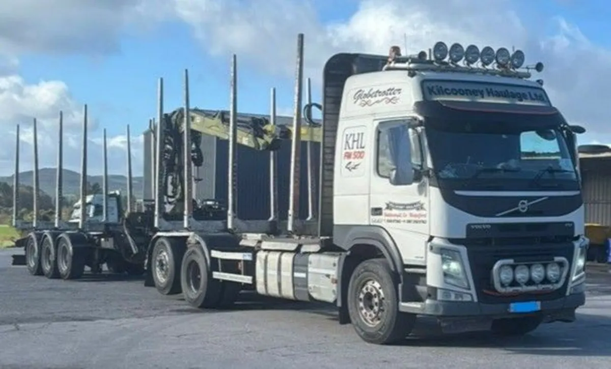 Volvo FM  2016 Rigid & Trailer c/w crane - Image 3