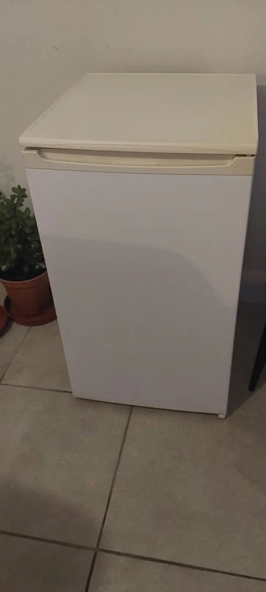 Under counter fridge freezer - Image 4
