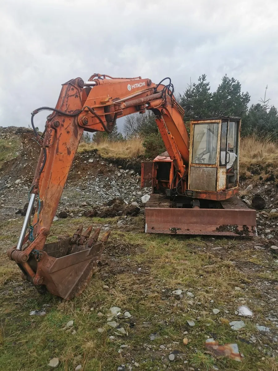 Hitachi URG 5 ton digger - Image 4