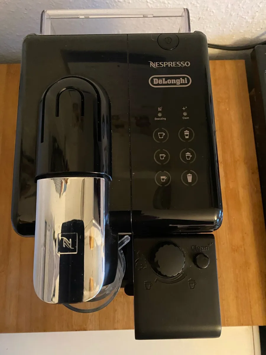 Nespresso DeLonghi Lattissima Touch EN550 €95 - Image 2