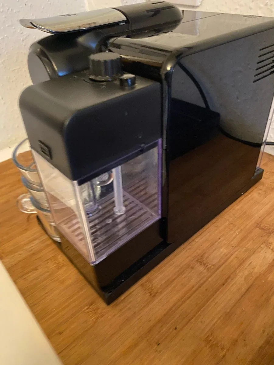 Nespresso DeLonghi Lattissima Touch EN550 €95 - Image 3