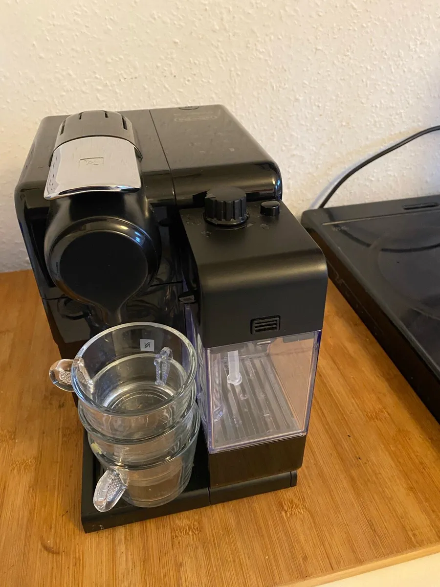 Nespresso DeLonghi Lattissima Touch EN550 €95 - Image 4