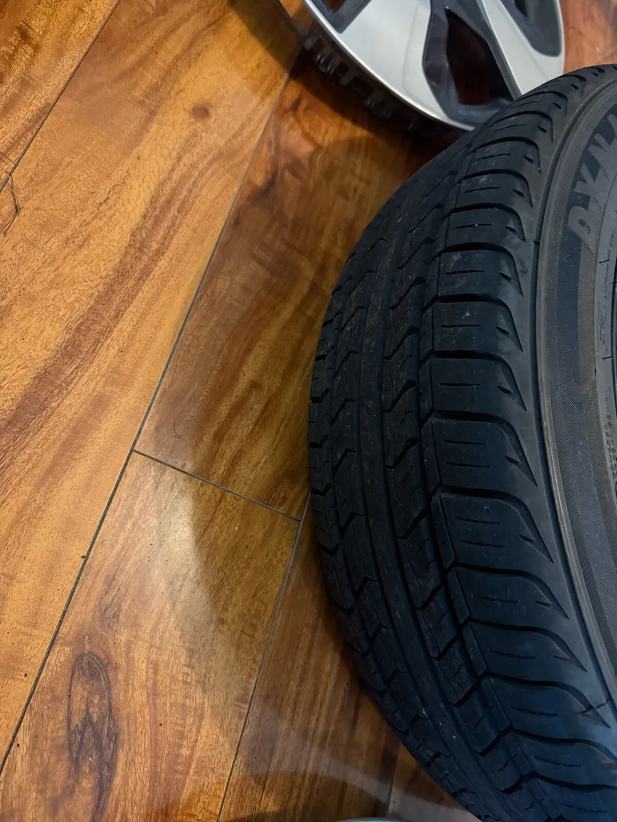 Wheels with brand new tyres for Honda fit - Image 4