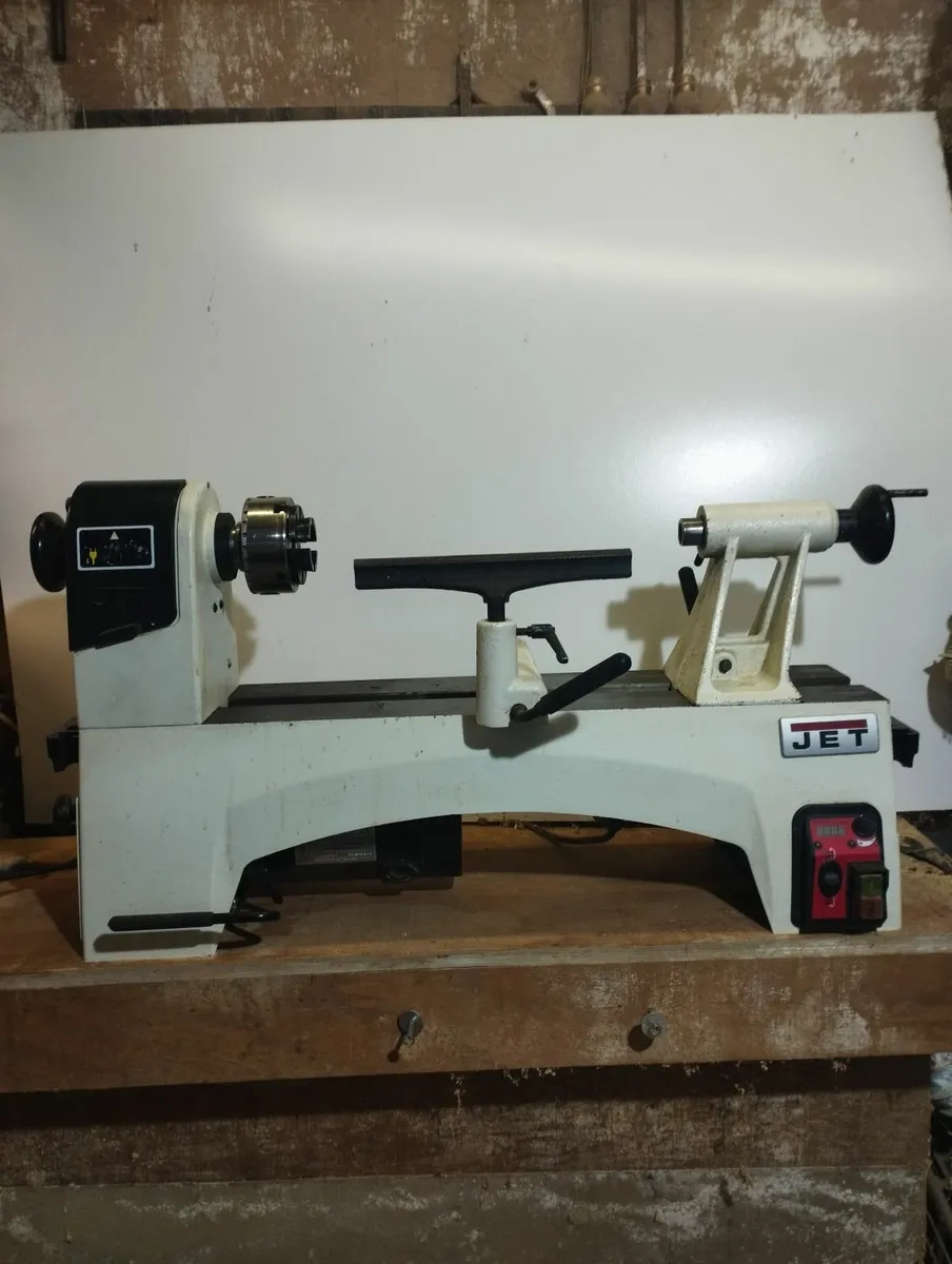 Wood turning lathe - Image 1