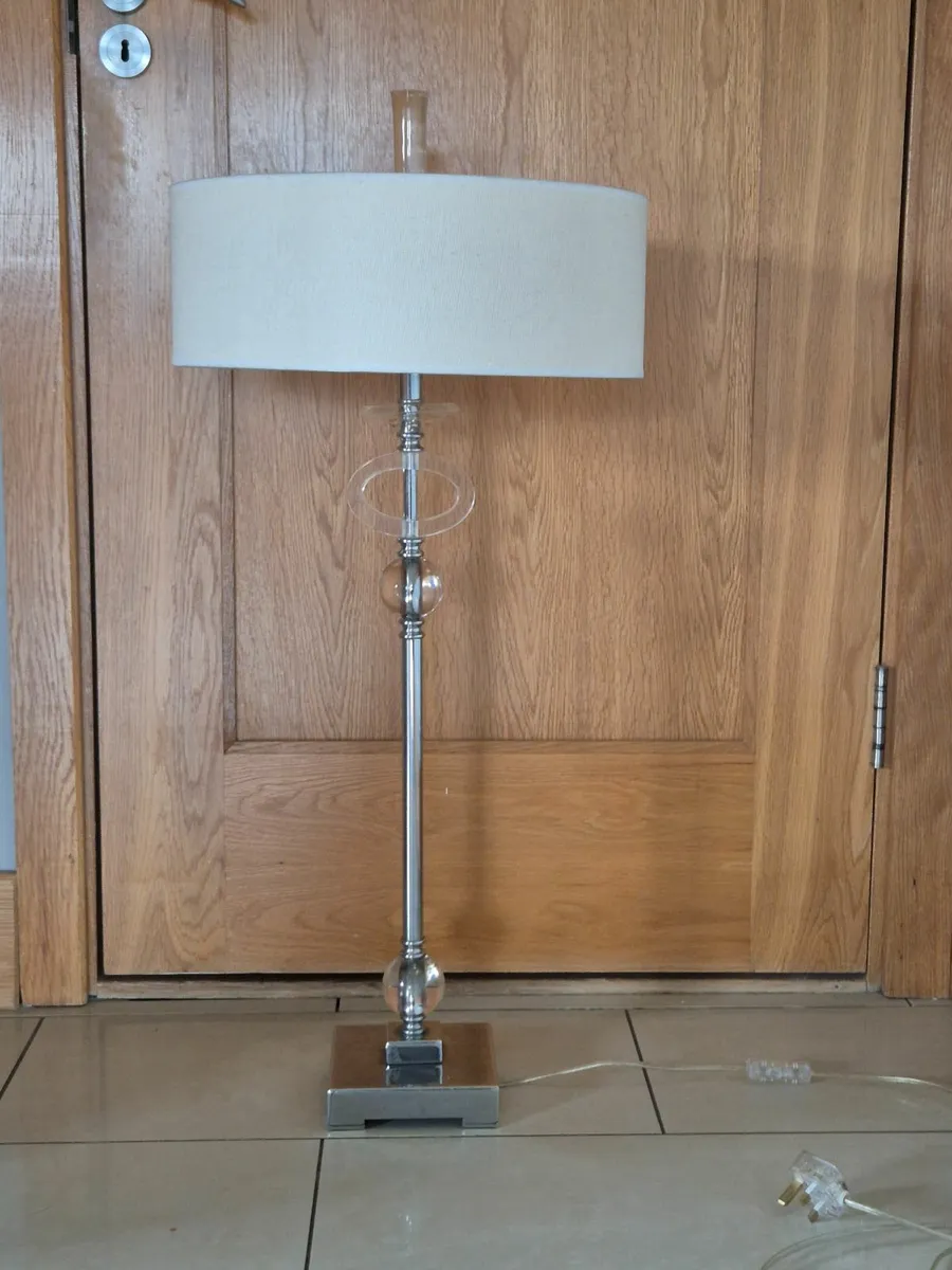 Rugs and lamps - Image 2