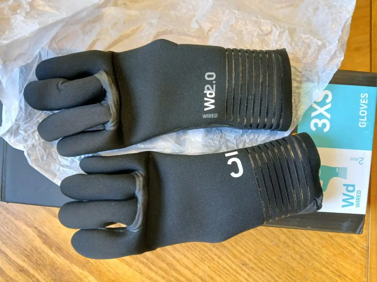SALE: New pair Wetsuit Gloves size XXXS - Image 1