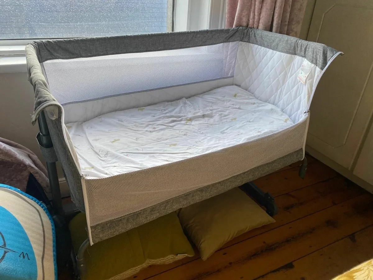 Cot- co-sleeper Babylo Cozi Sleeper Bedside Crib - Image 2