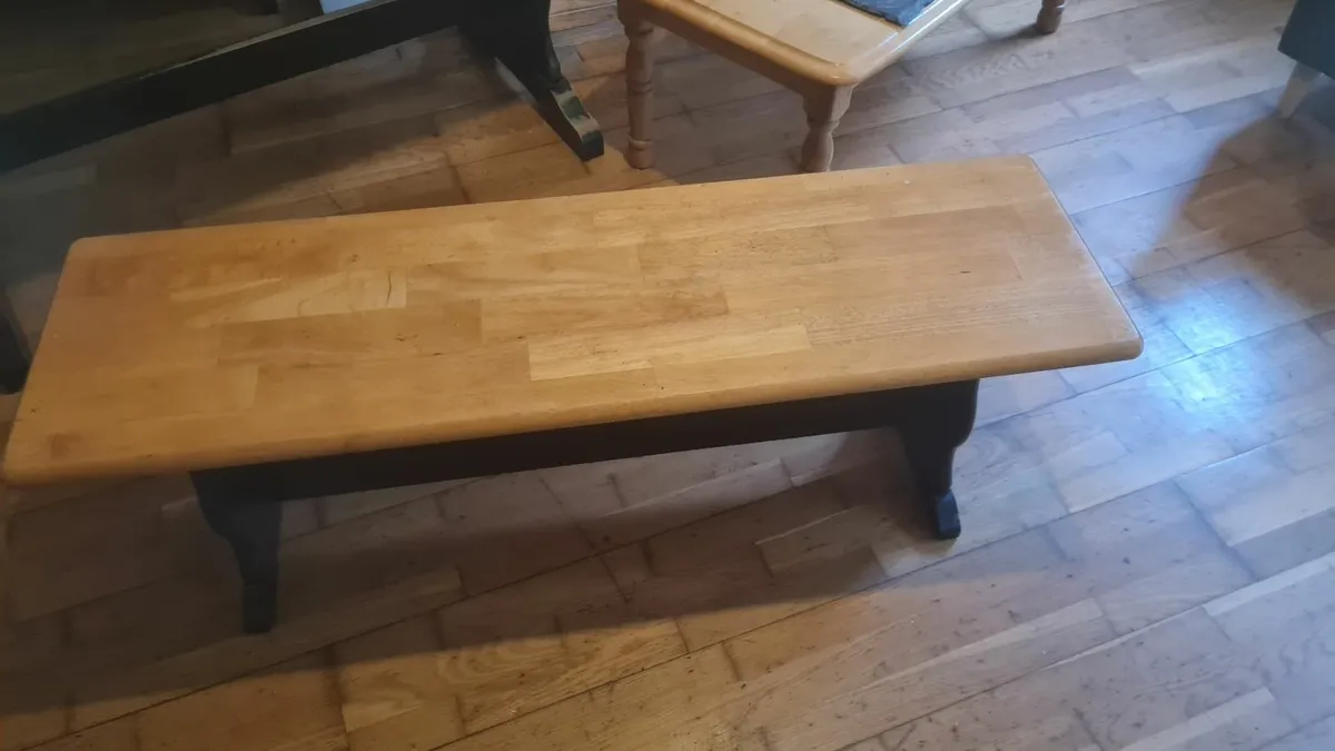 Bench seat  x 2 and table - Image 2