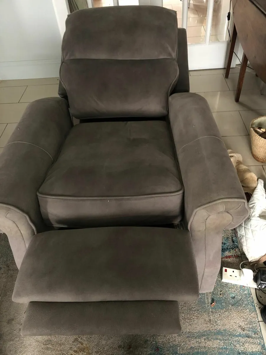 Manual Reclining Chair - Image 1