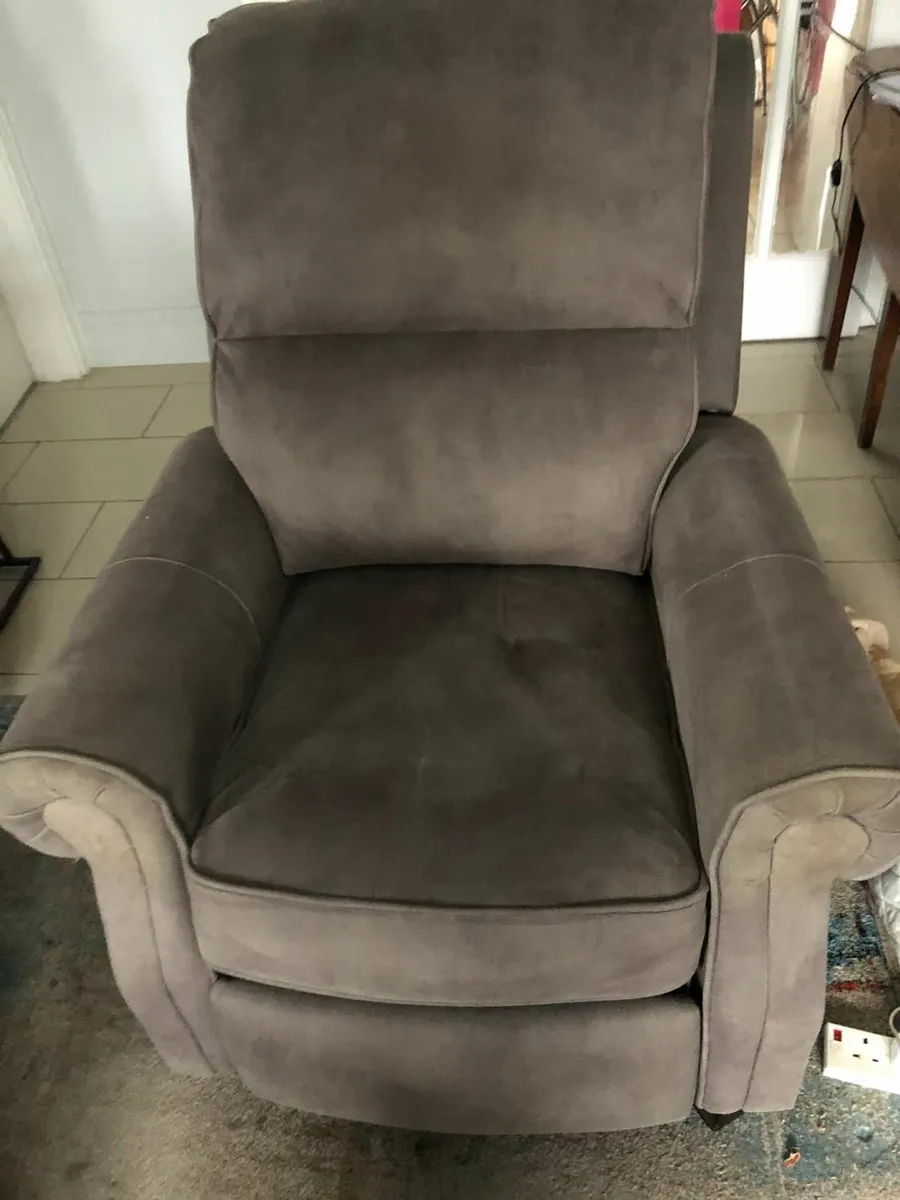 Manual Reclining Chair - Image 2