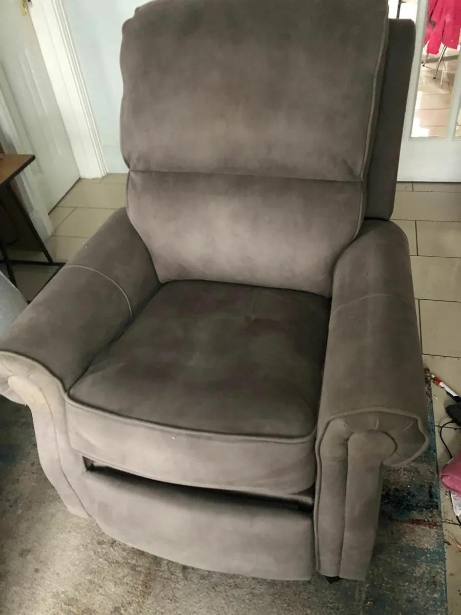 Manual Reclining Chair - Image 3