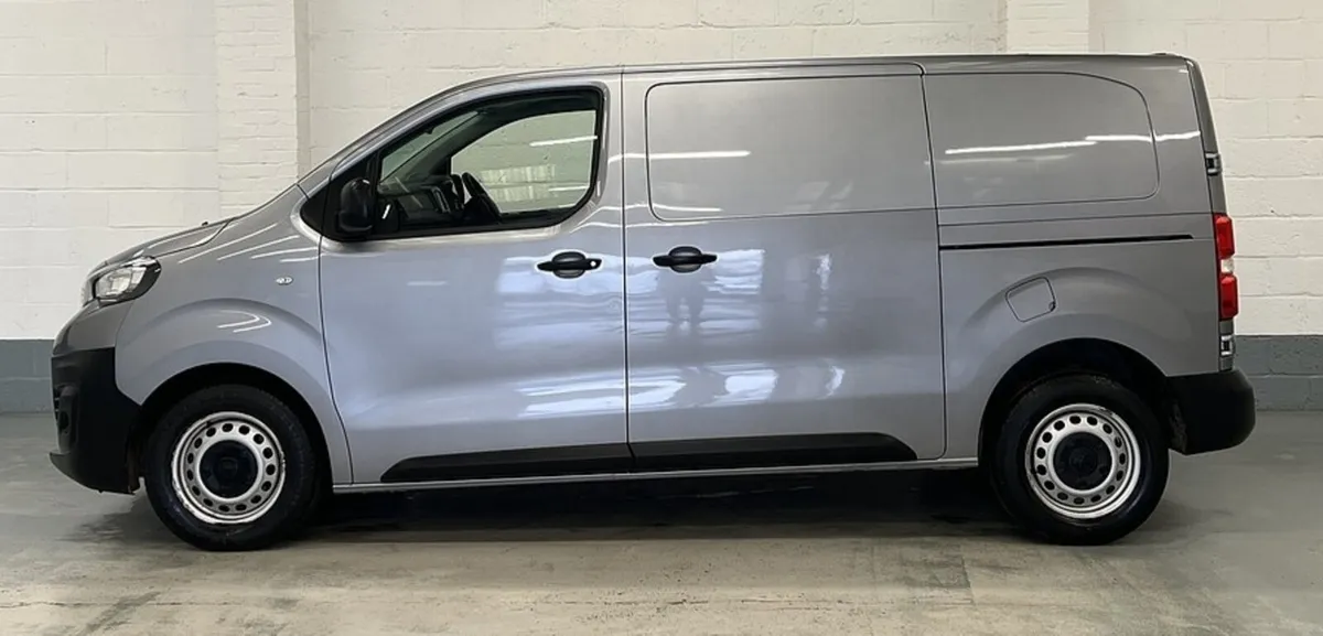 2023 Peugeot Expert Panel Van - Image 4