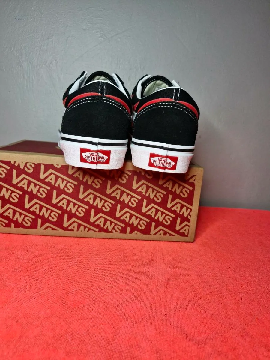 Vans - Image 2