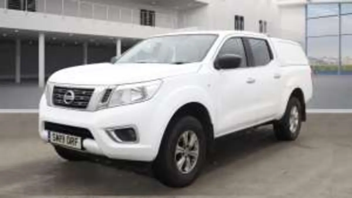 NISSAN NAVARA 2.3 Acenta dCi 4WD 5dr - Image 2