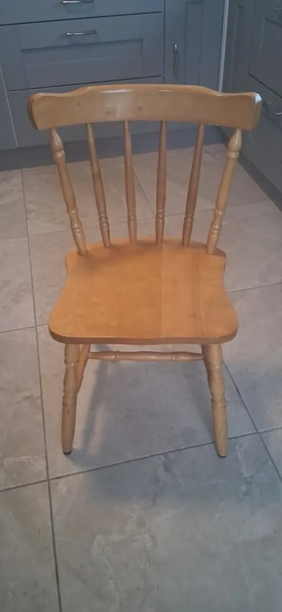 Circular table with chairs - Image 3