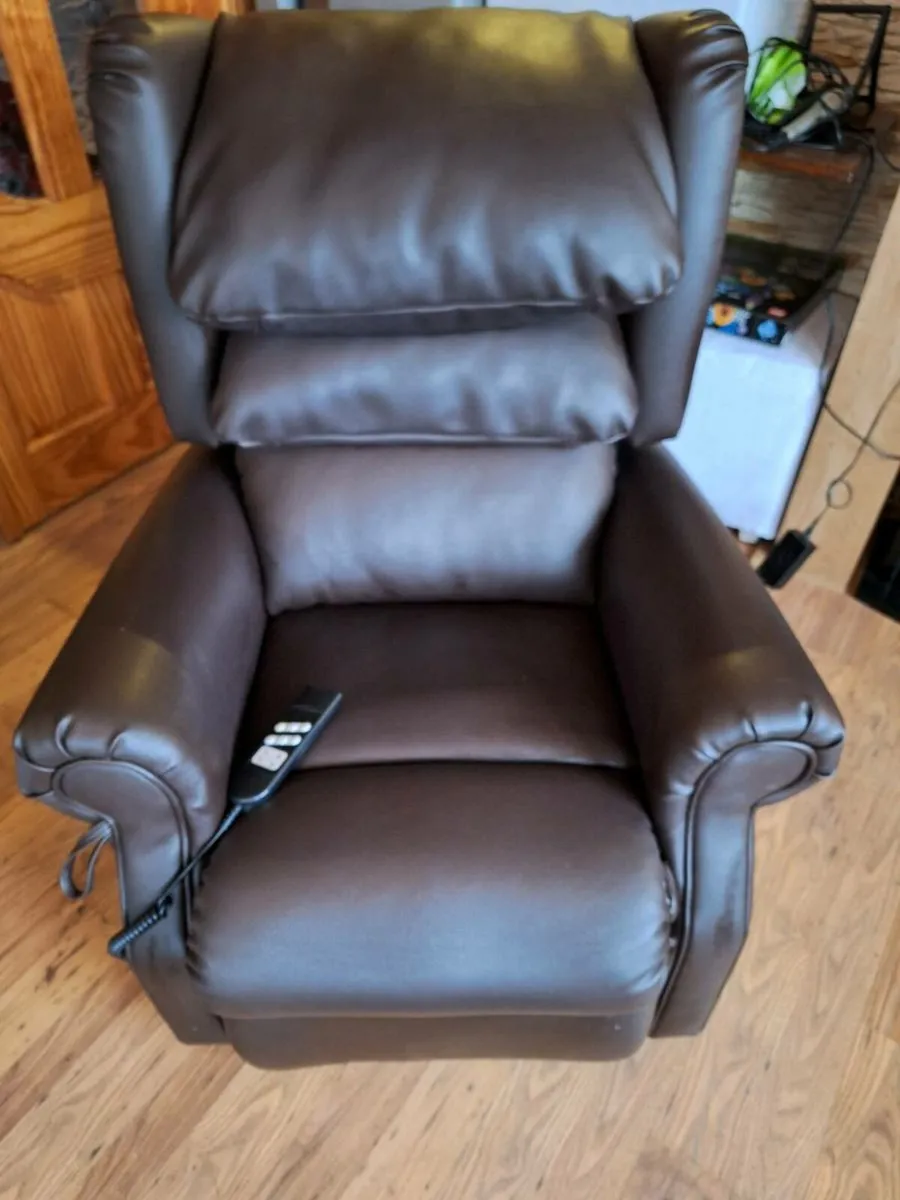 Riser recliner electric armchair - Image 1