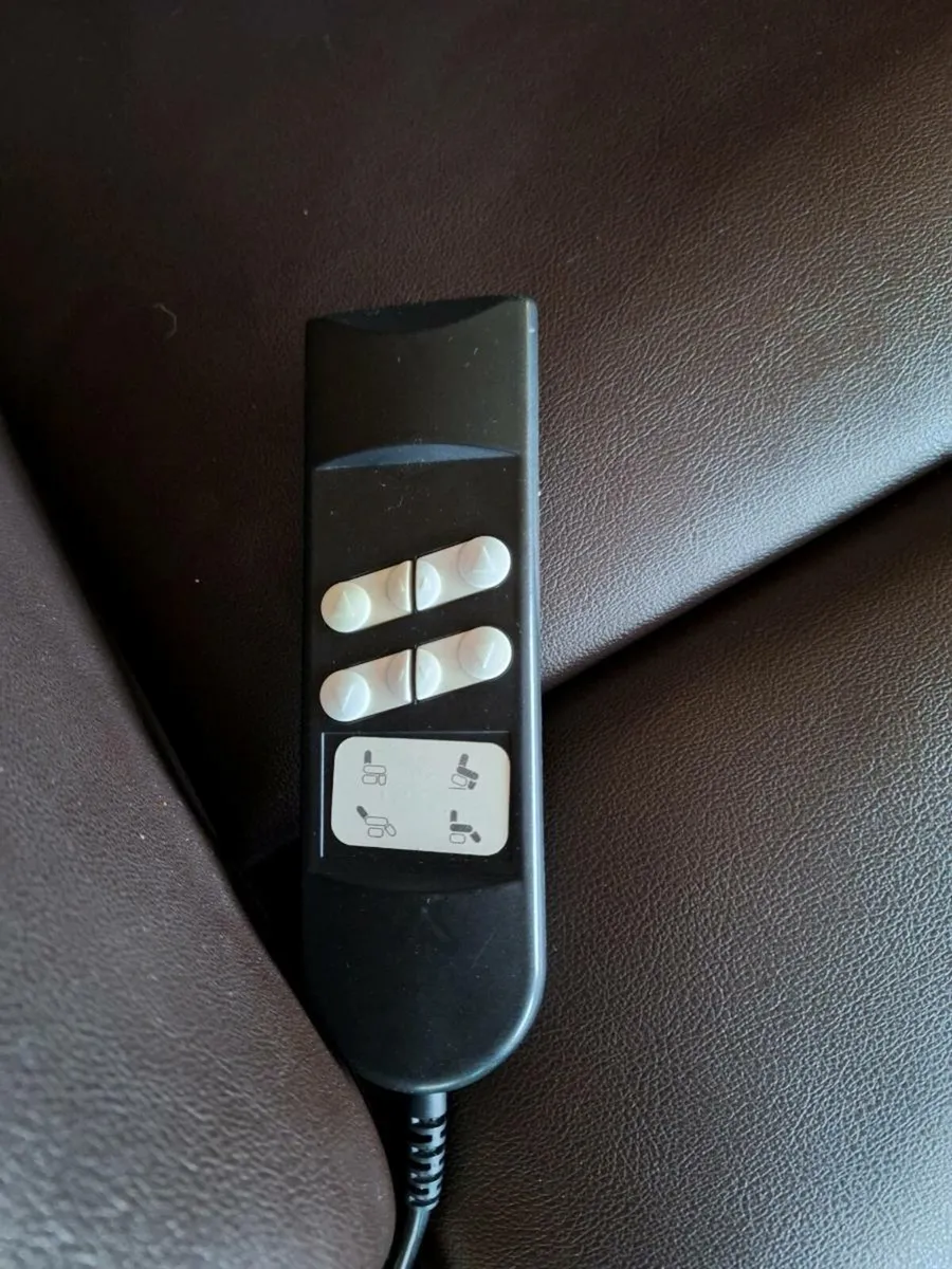 Riser recliner electric armchair - Image 2