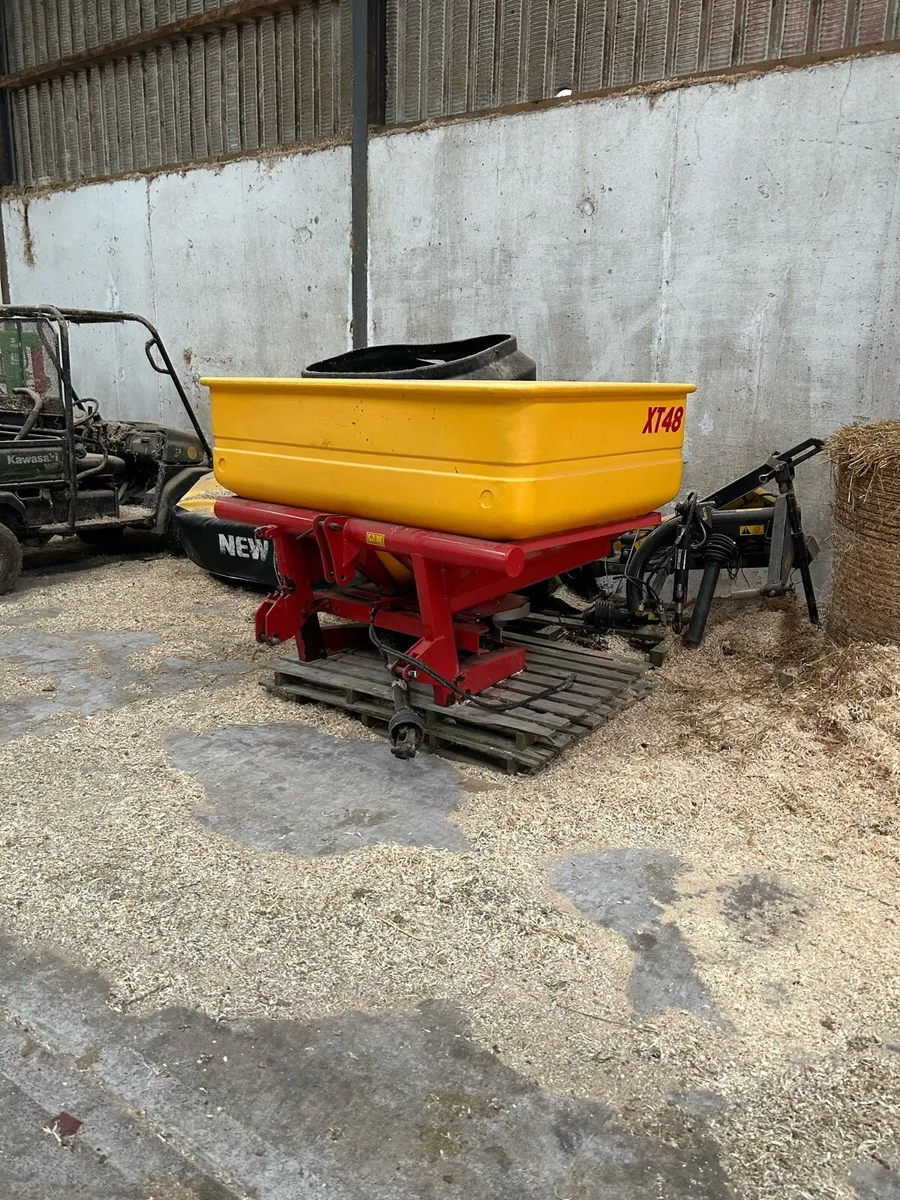 Fertiliser Spreader - Image 3