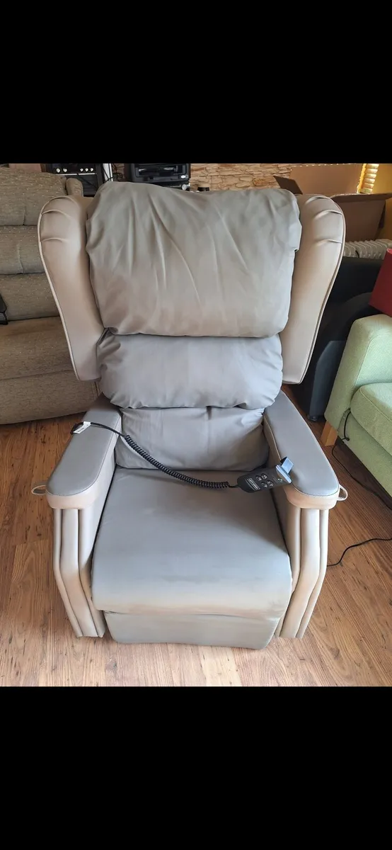 TOP QUALITY Riser recliner electric armchair - Image 1