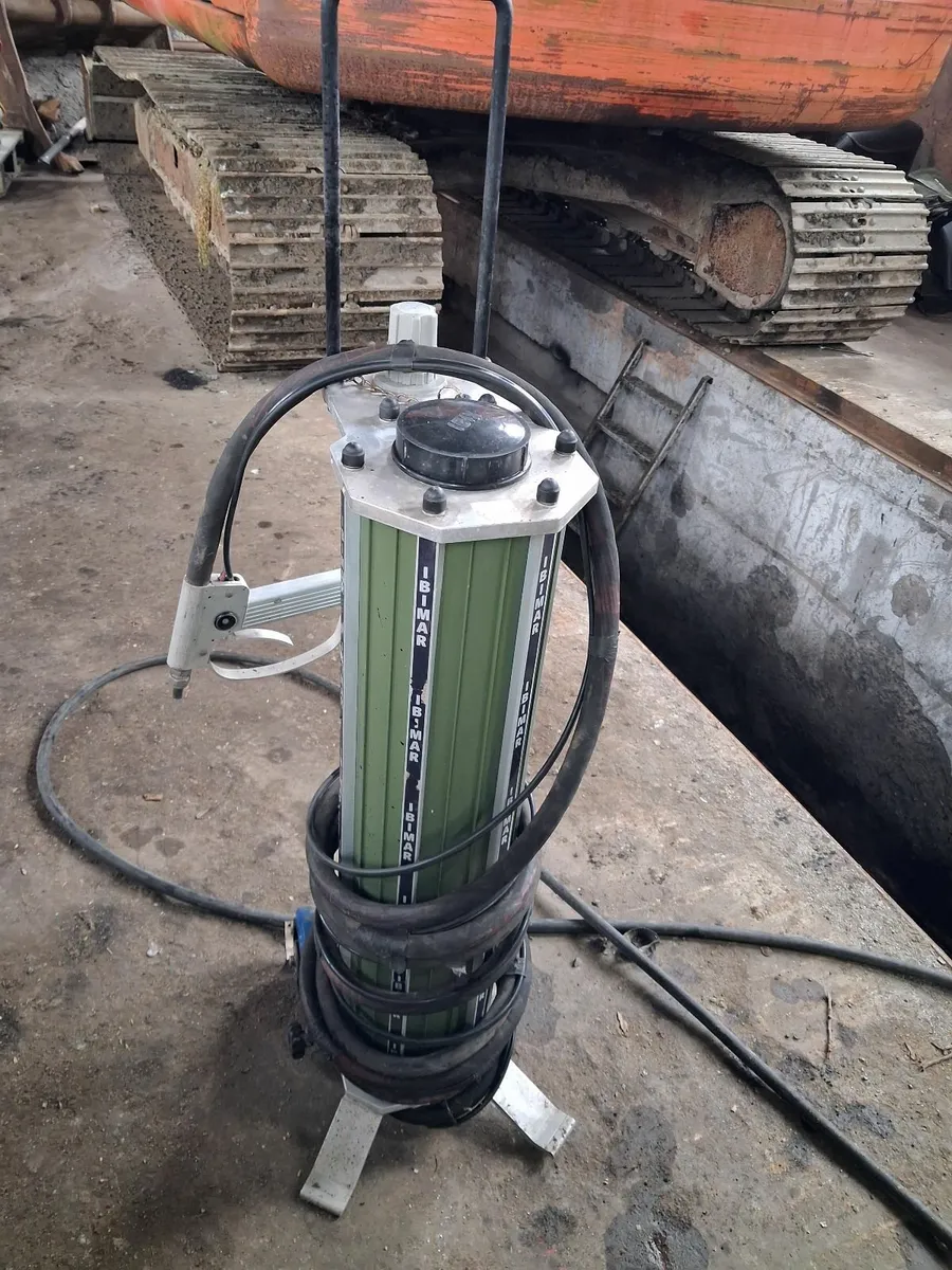 IBIX 13 Sand Blasting Pot - Image 1