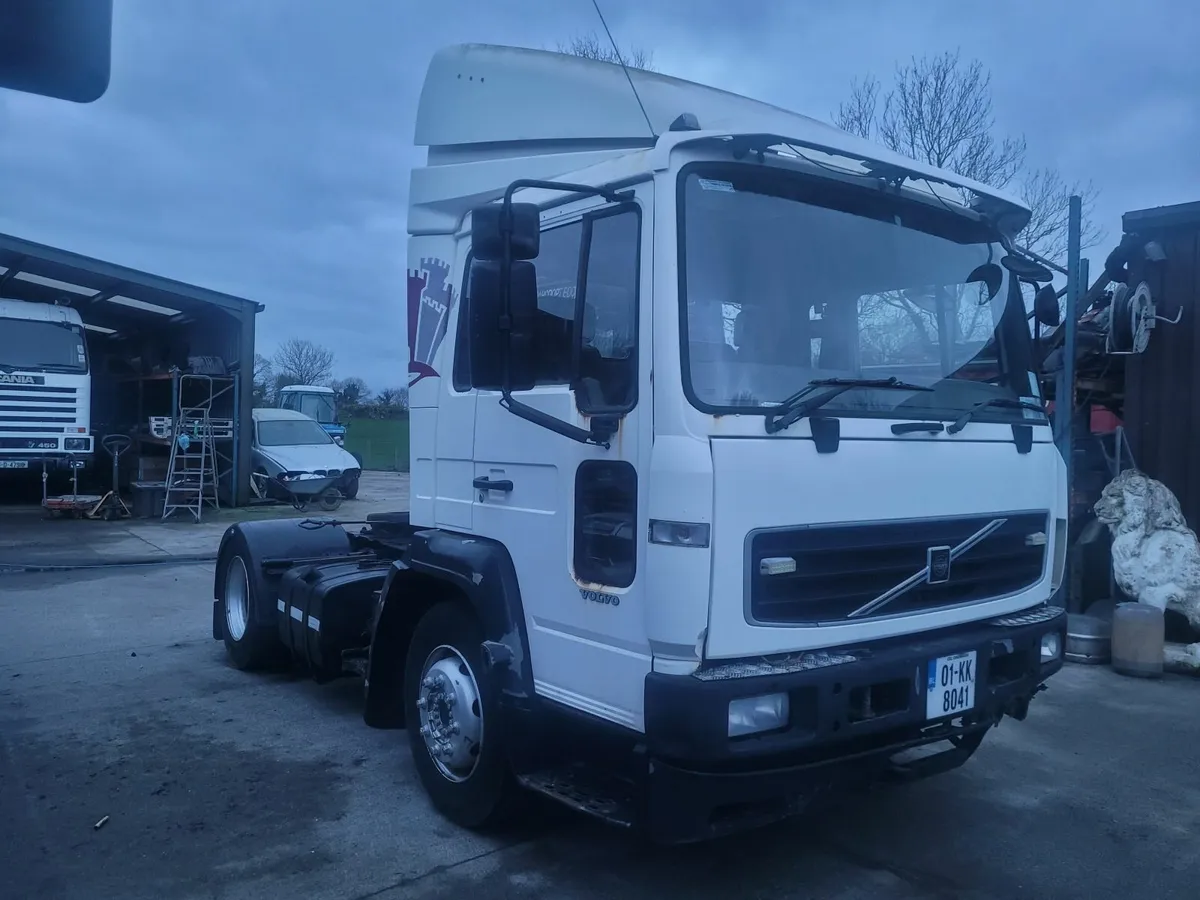 Volvo FL6  FL220  tracitor units 2001 - Image 1