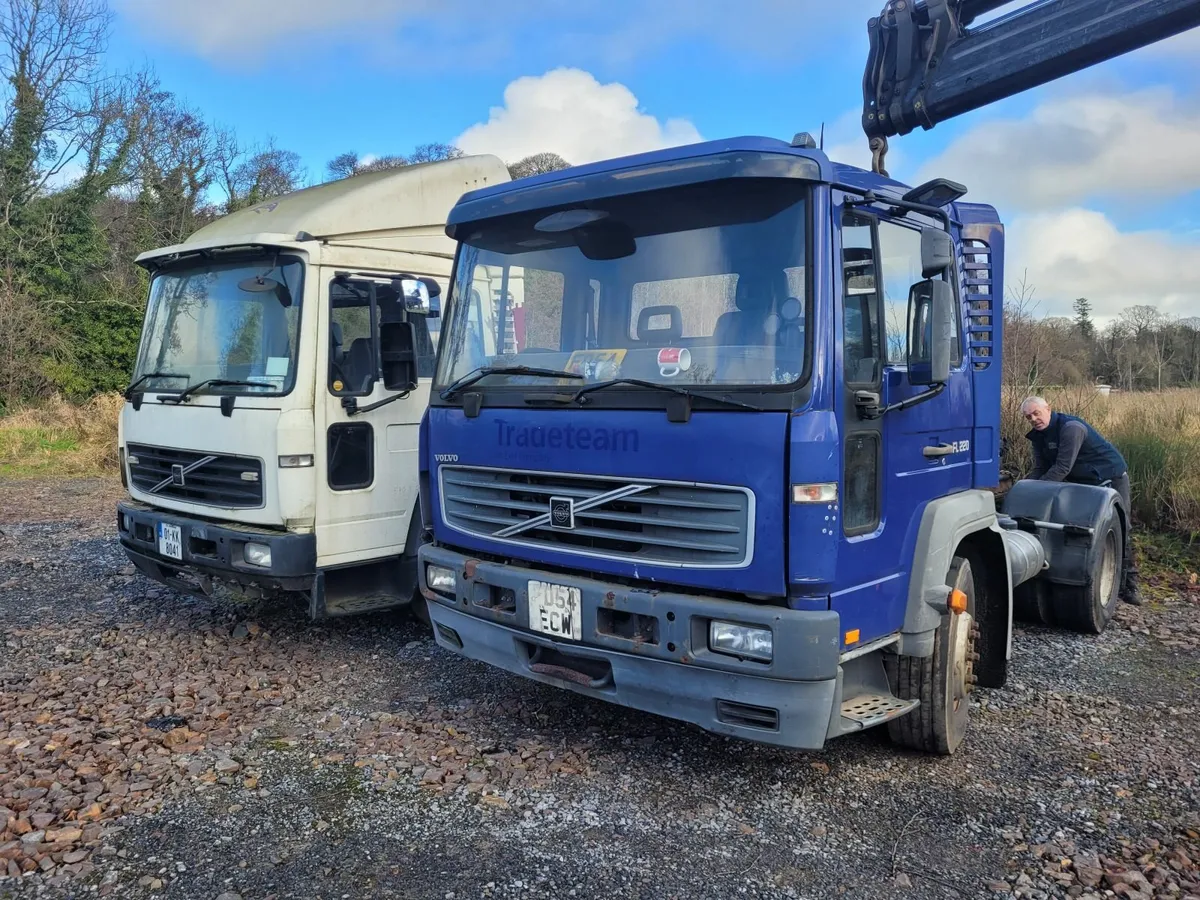 Volvo FL6  FL220  tracitor units 2001 - Image 3