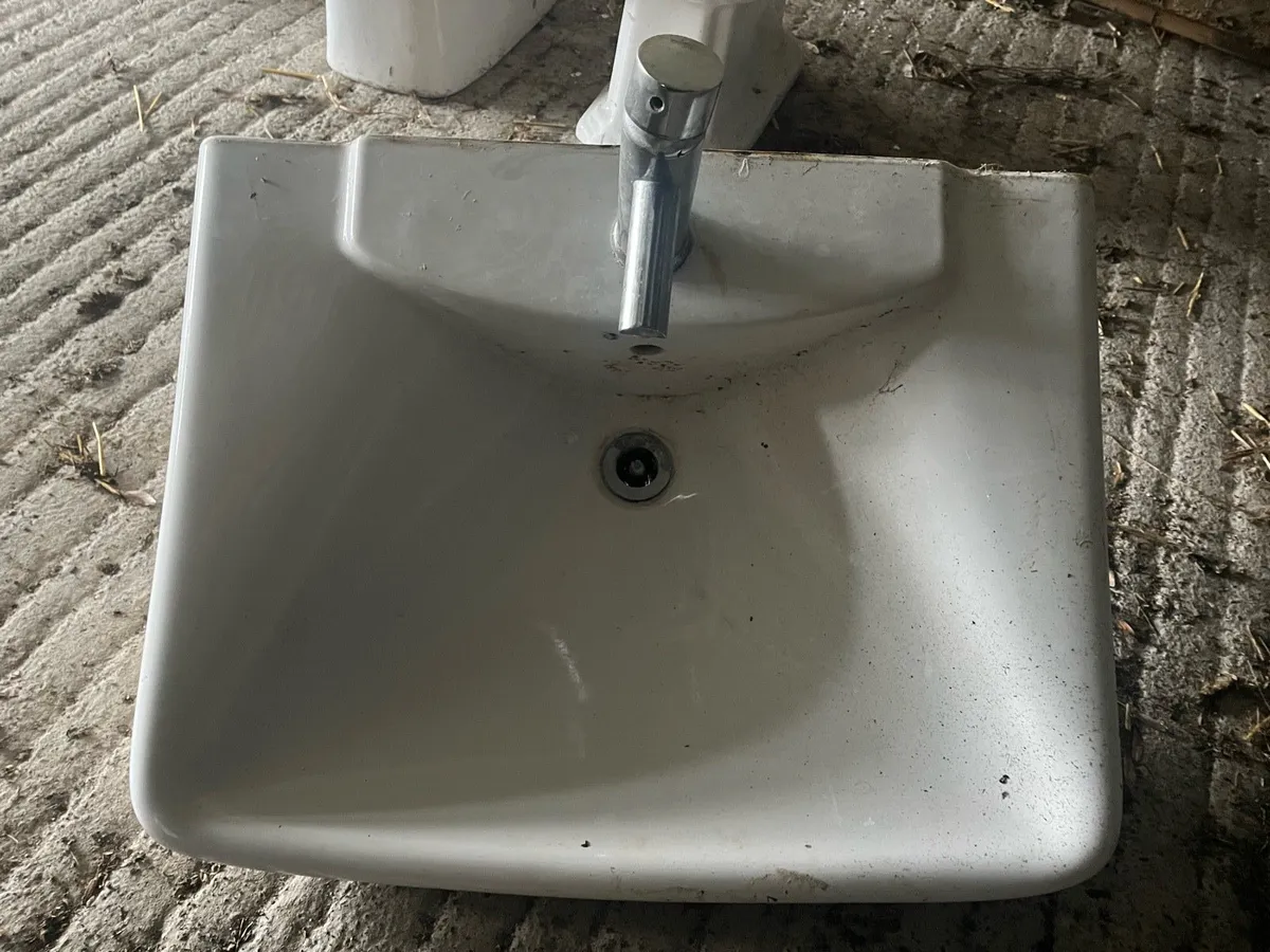 Bath toilets sink - Image 2