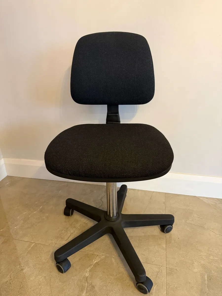 Small office desk and chair - Image 4