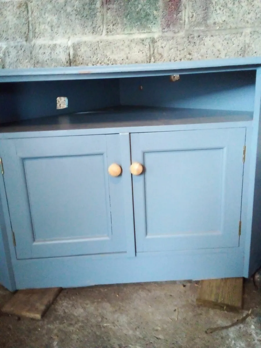 TV cabinet - Image 1