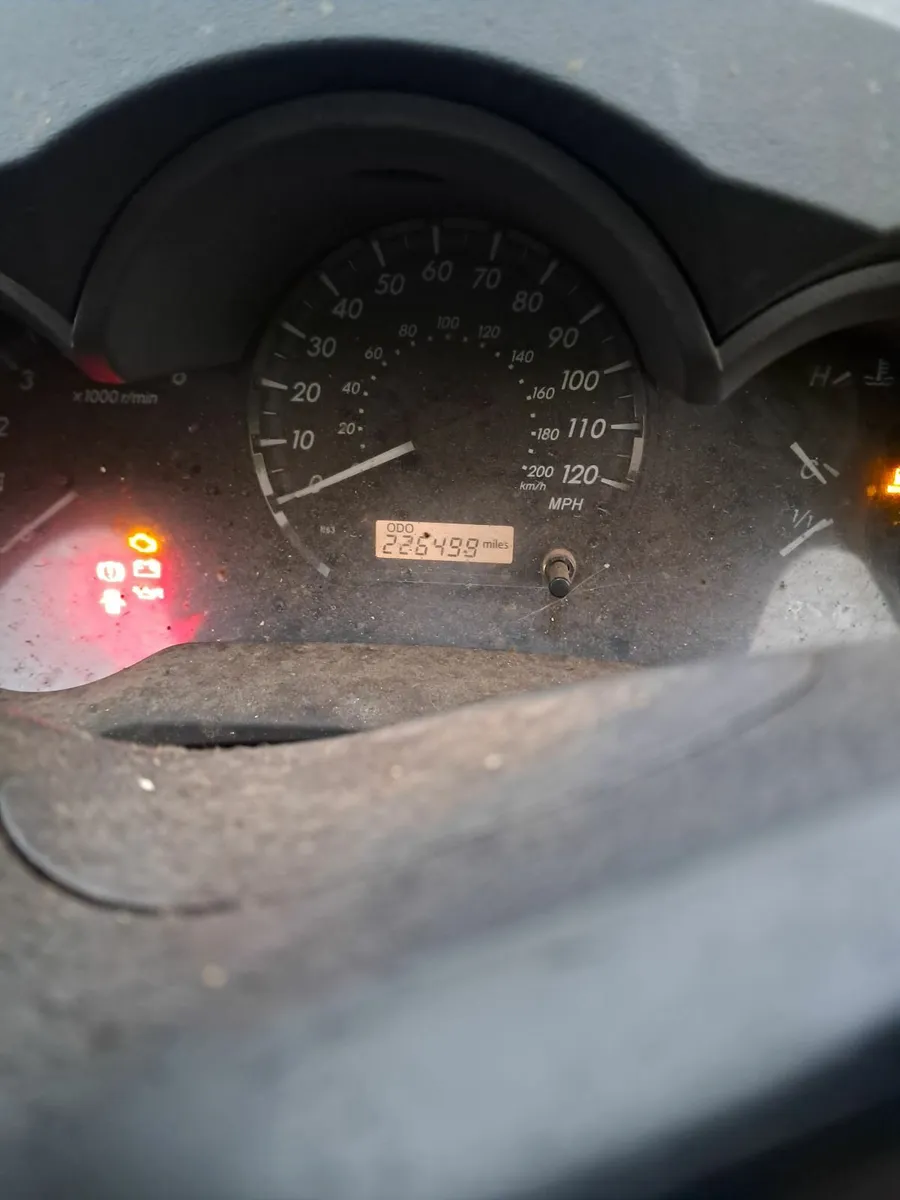 Toyota Hilux 2012 - Image 3