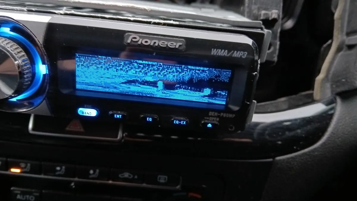 Car radios - Image 2