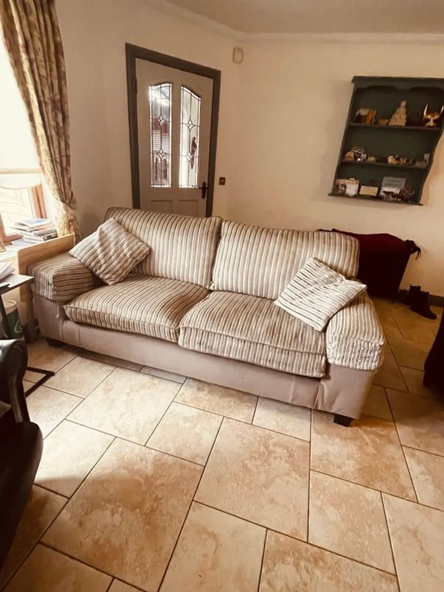 Living room - Image 1