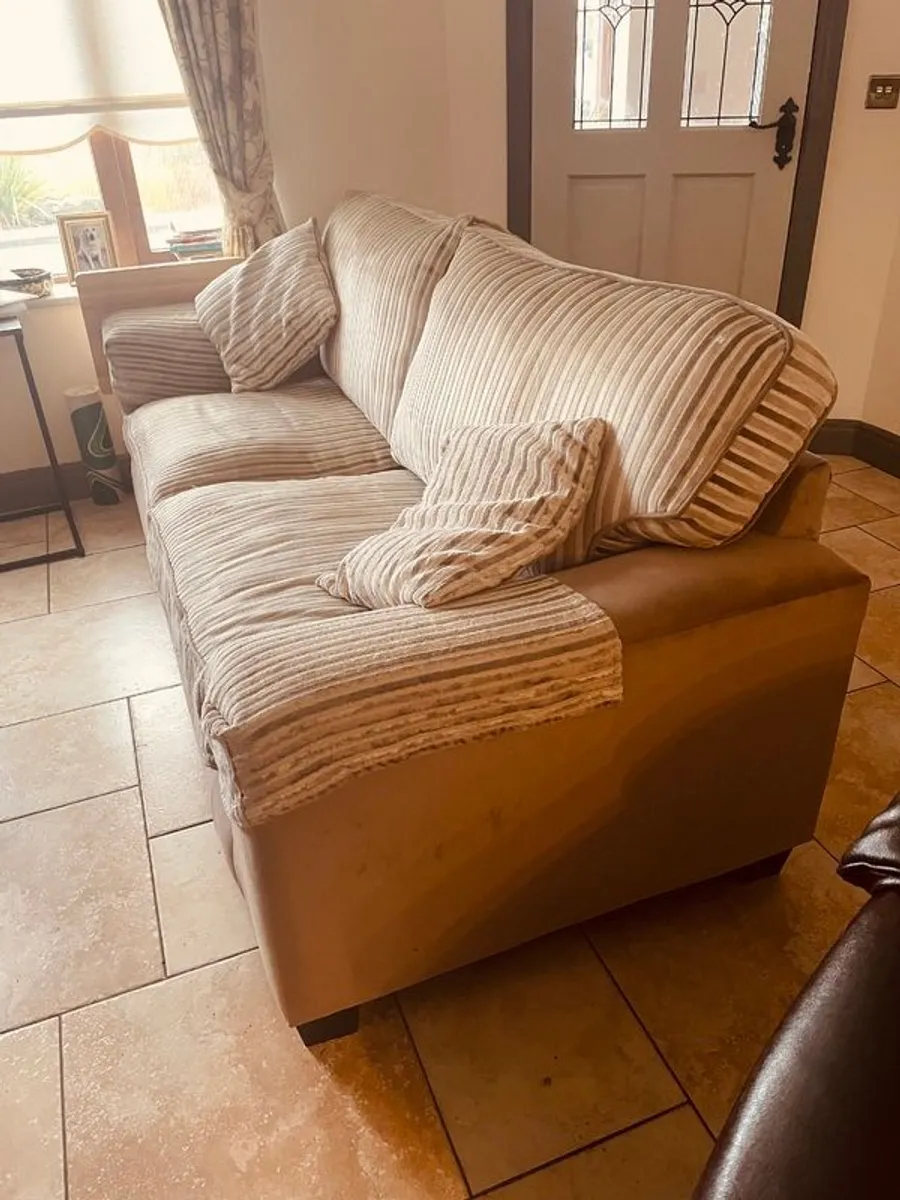 Living room - Image 2