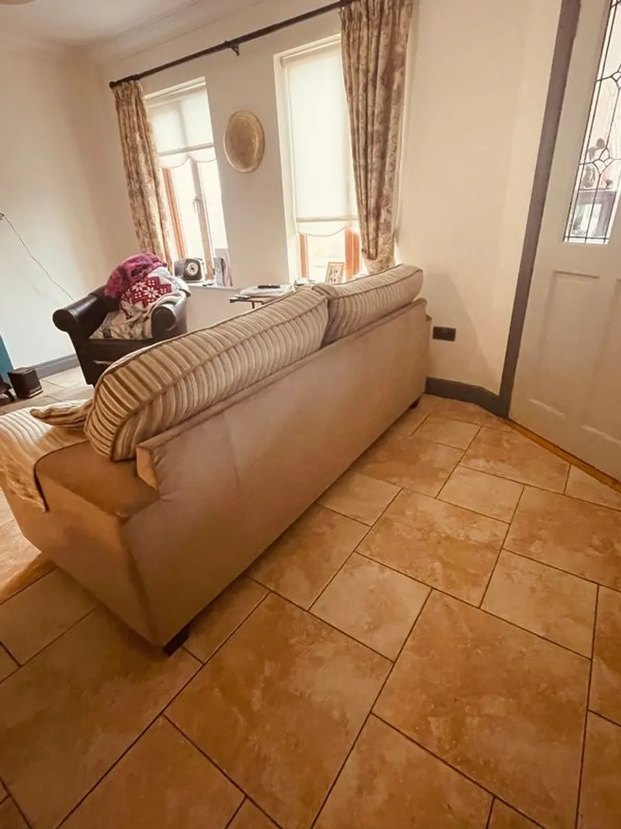 Living room - Image 3