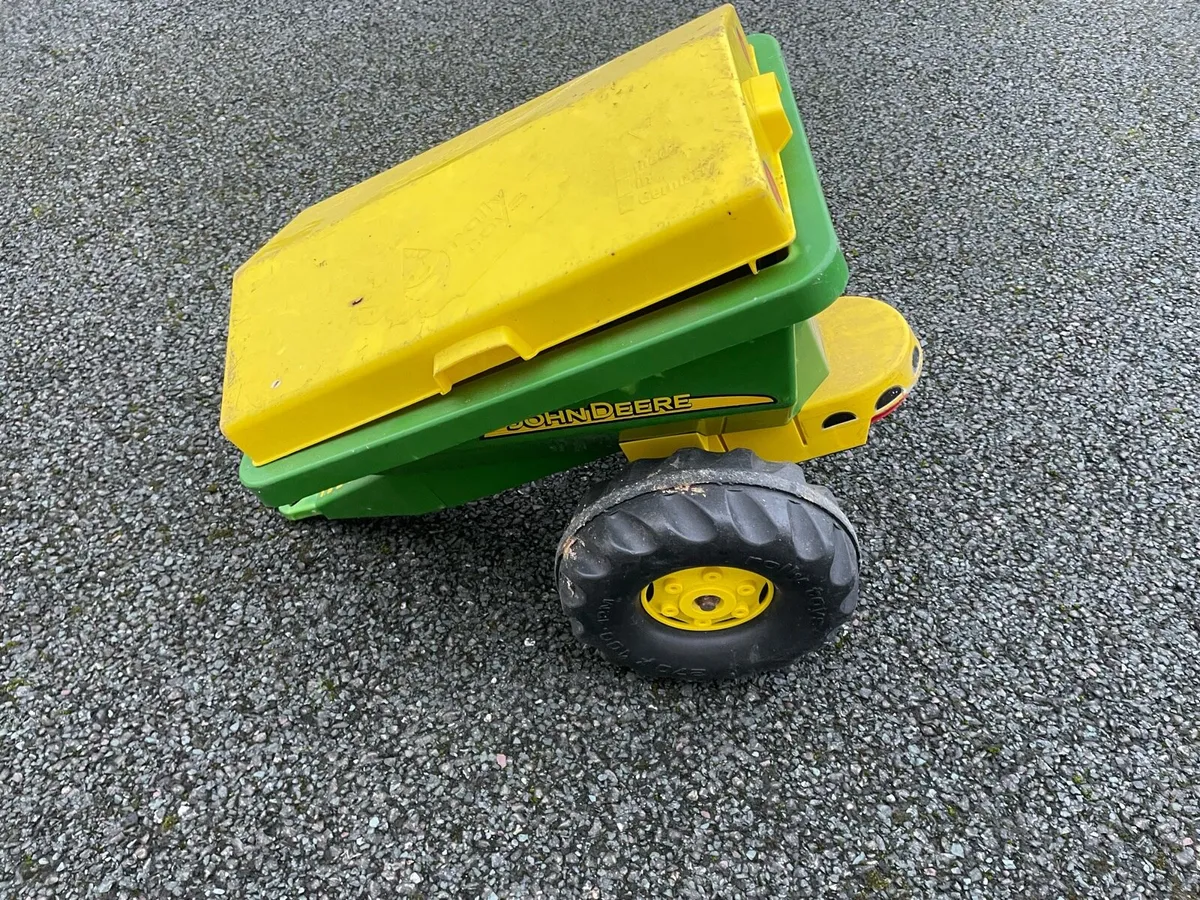 John Deere Fertiliser Spreader - Image 1