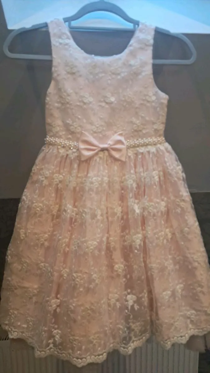 Girls dress - Image 1