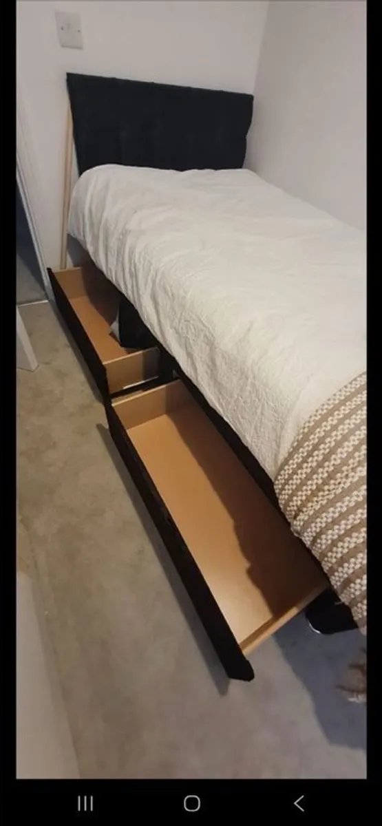 black velvet single bed - Image 2