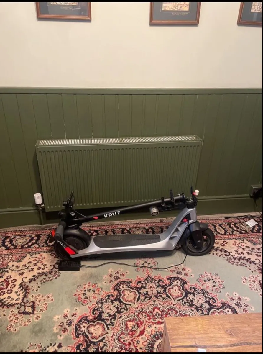 Kruz Foldable Electric Scooter - Image 2