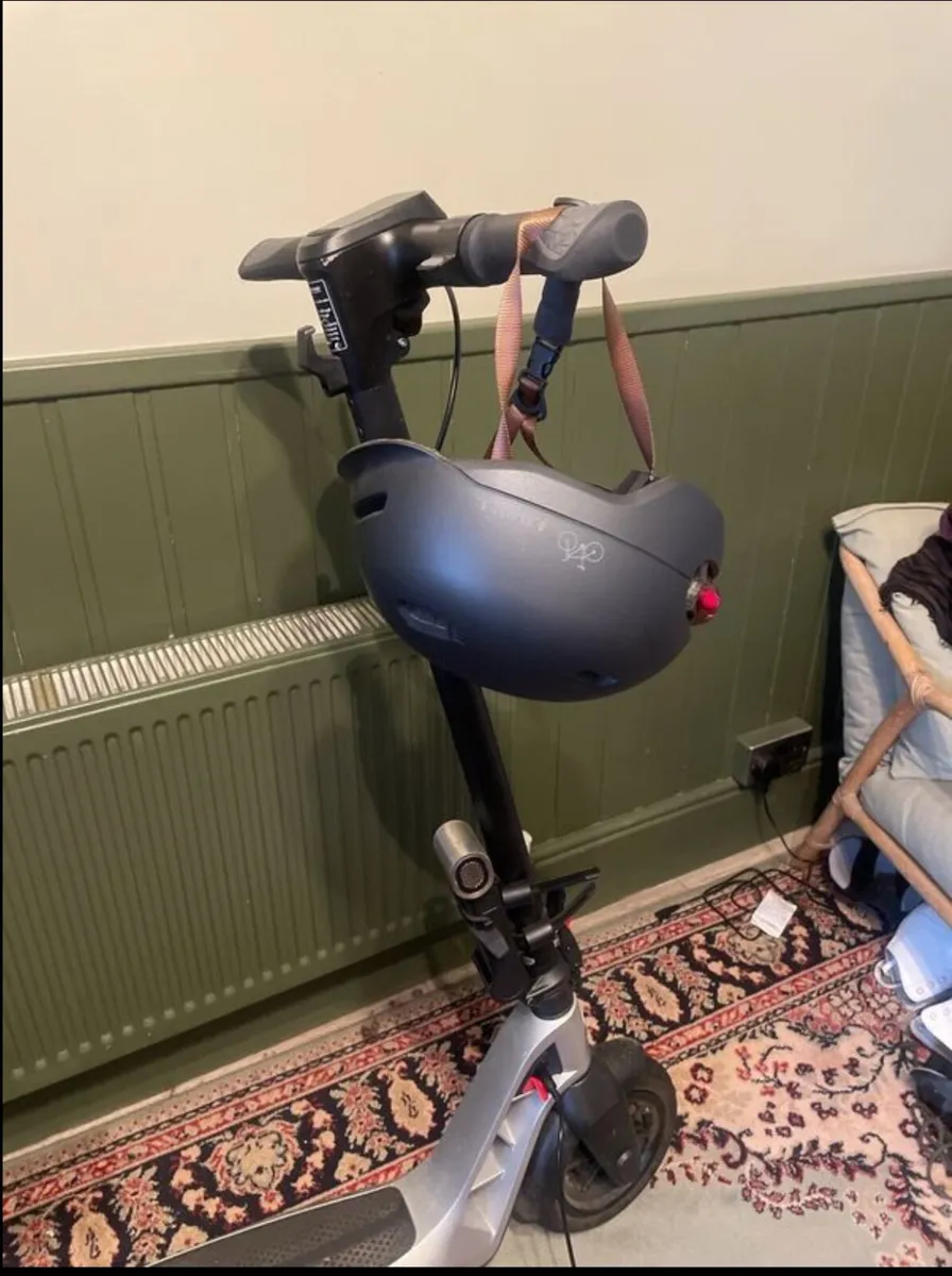 Kruz Foldable Electric Scooter - Image 4