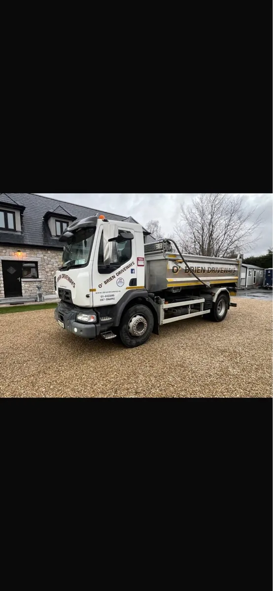 2019 Renault truck - Image 1