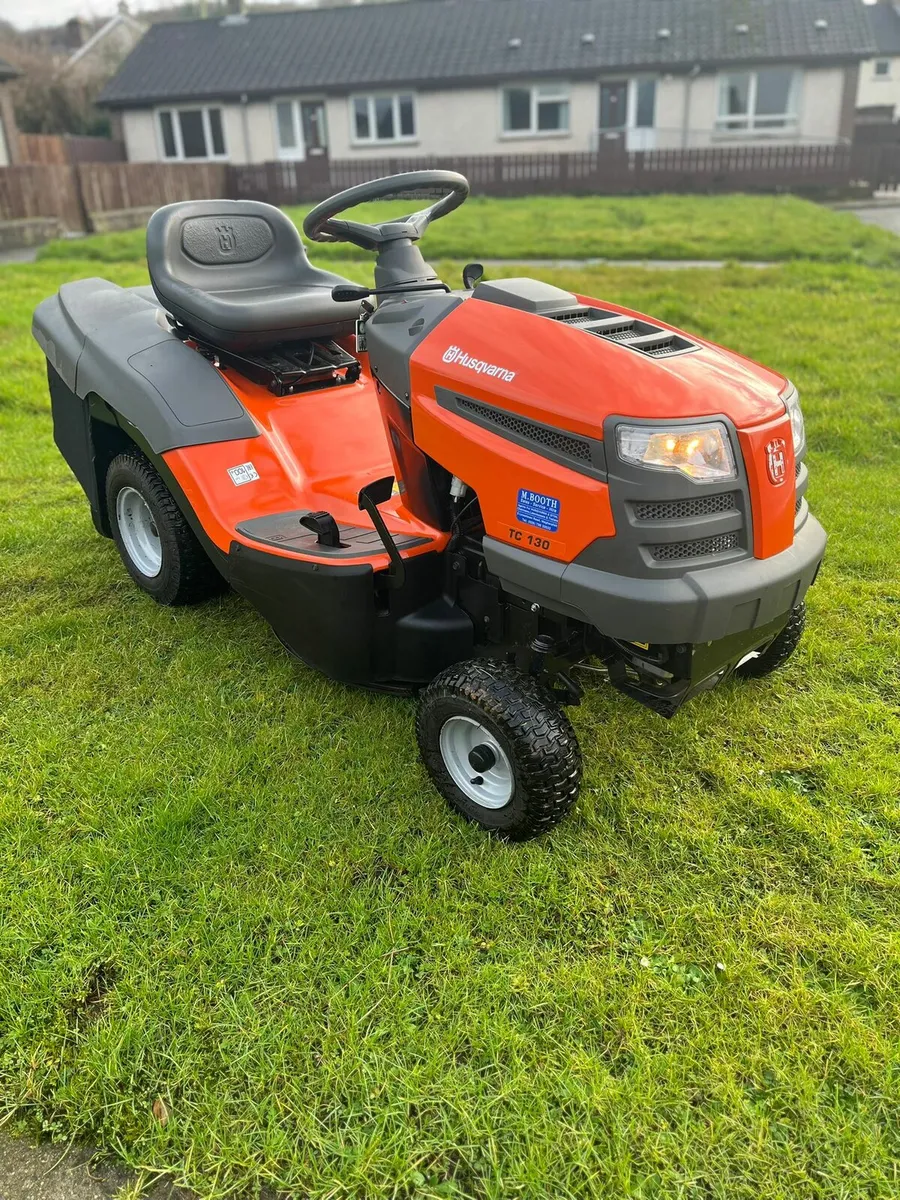Husquvarna petrol ride on lawnmower - Image 3