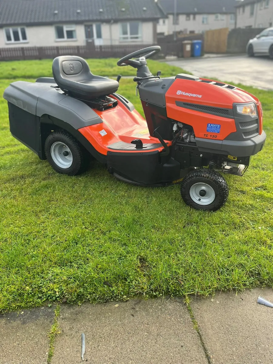 Husquvarna petrol ride on lawnmower - Image 4
