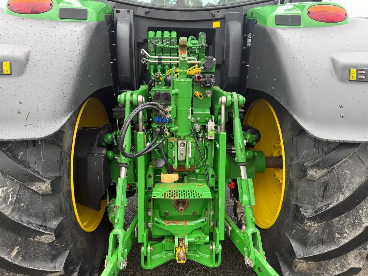 222 JOHN DEERE 6215R ULTIMATE EDITION - Image 4